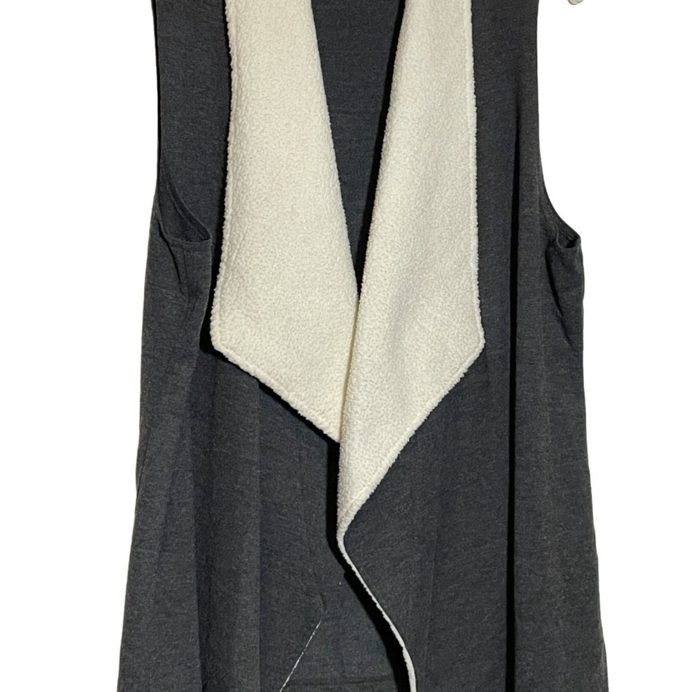 New Directions Open Front Gray Cream Sherpa Vest Size M - Picture 2 of 5